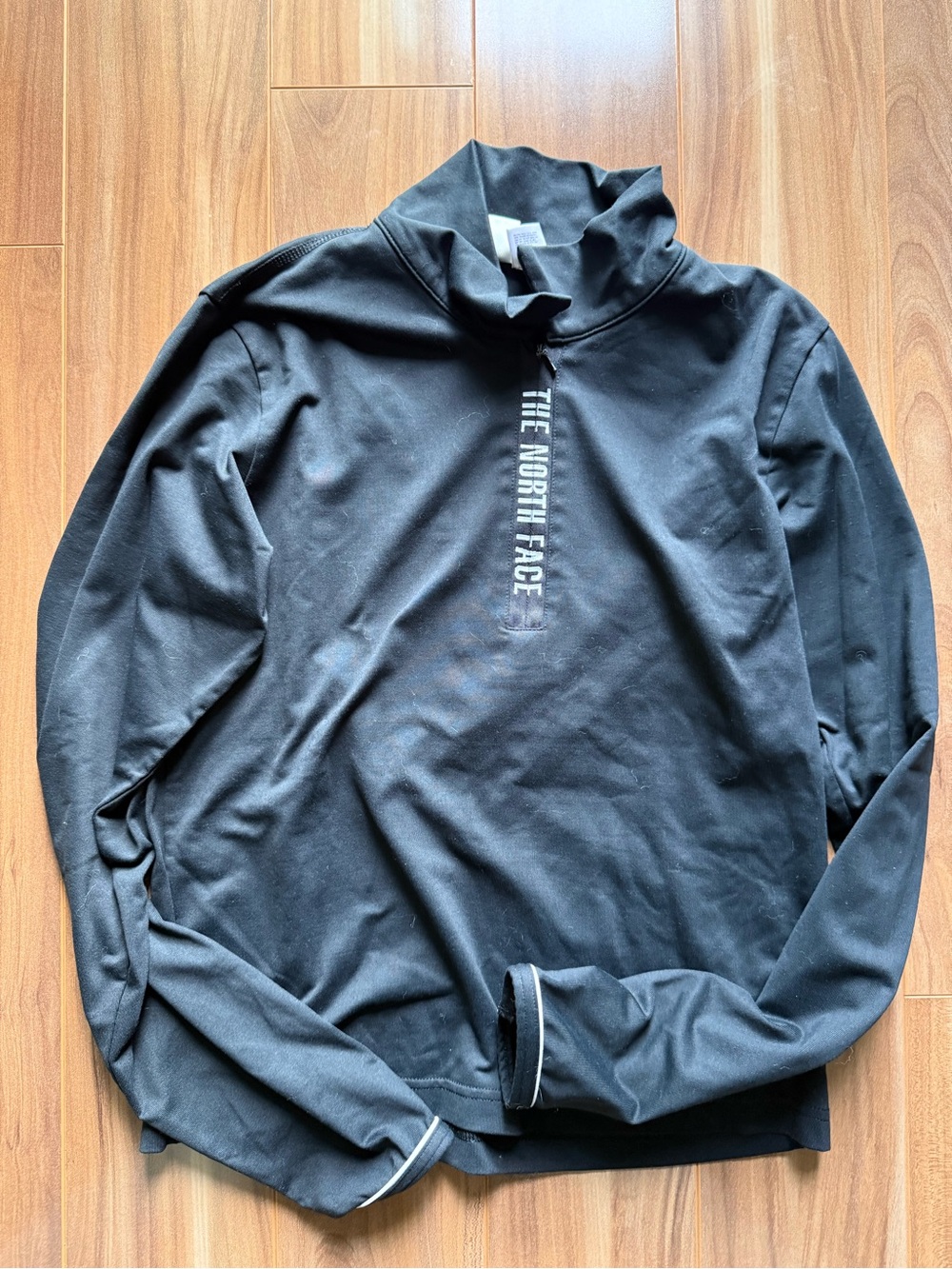 North Face Cropped Half-Zip Long Sleeved Top - size M